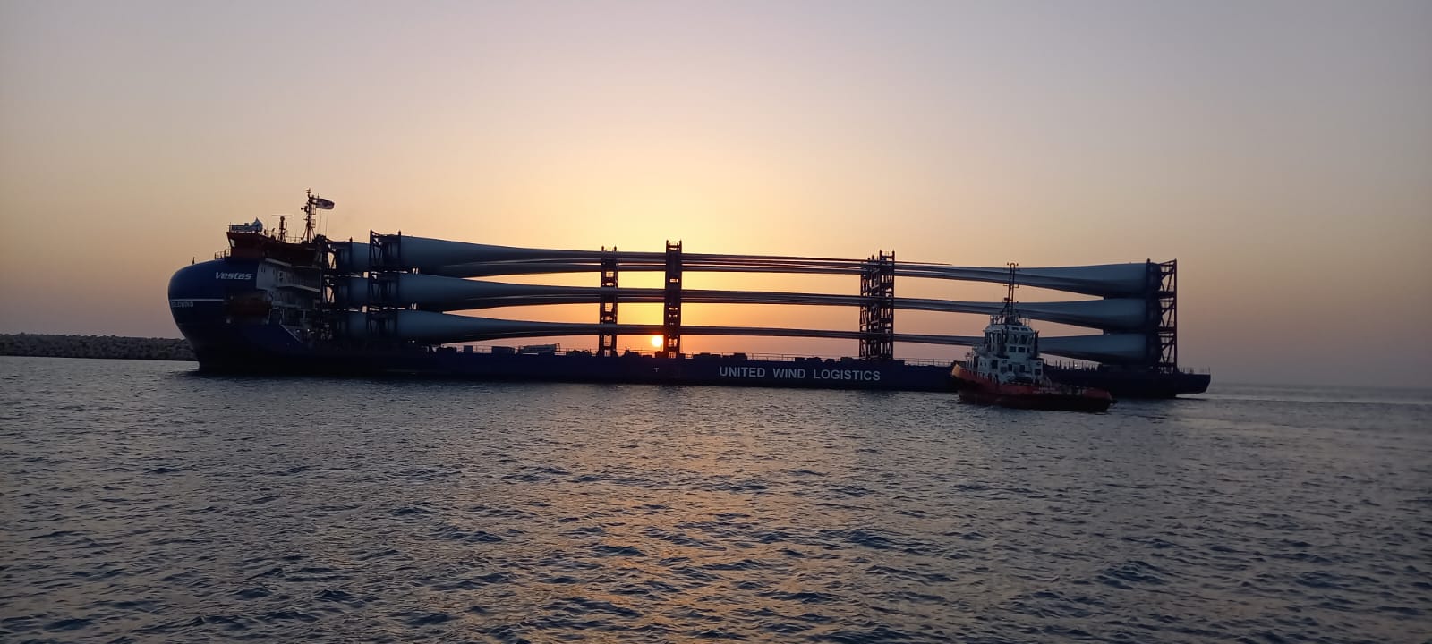 Alerte médaille d’or pour la filière française de l’éolien en mer avec la réception des pales d’une des plus grandes éoliennes jamais installées en France ! Alerte médaille d’or pour la filière française de l’éolien en mer avec la réception des pales d’une des plus grandes éoliennes jamais installées en France !