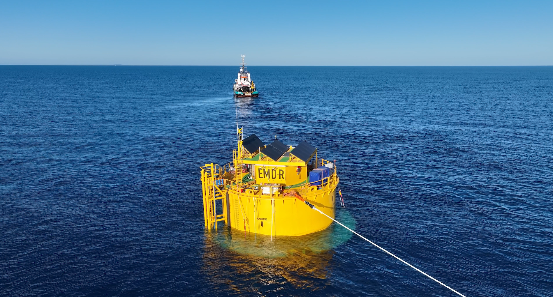 La bouée FEH du projet EOLMED prête à recevoir la compagnie des éoliennes flottantes La bouée FEH du projet EOLMED prête à recevoir la compagnie des éoliennes flottantes